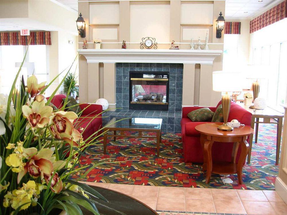 Hilton Garden Inn ווסטר מראה פנימי תמונה